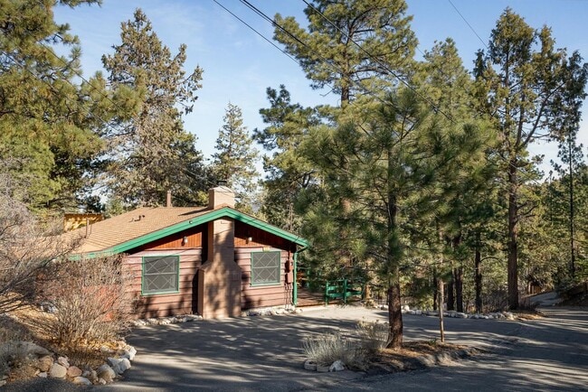 Building Photo - Cozy 2 Bedroom 1 Bathroom Home in Big Bear City