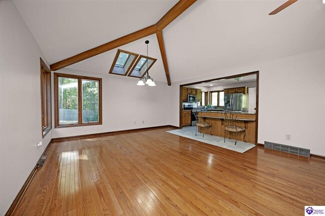 Building Photo - 306 Forest Trce