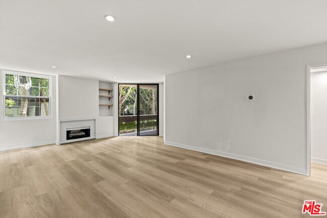Building Photo - 750 Kings Rd