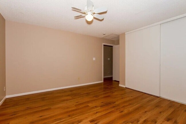 Building Photo - 9286 Clermont Dr