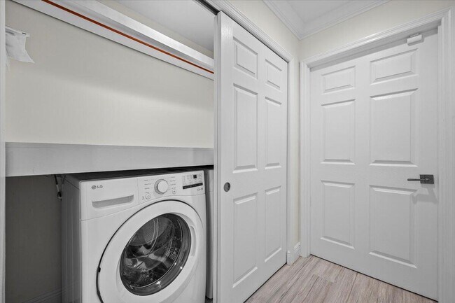 Building Photo - 12831 Shore Dr