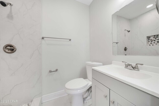 Building Photo - 3904 Ocean View Dr