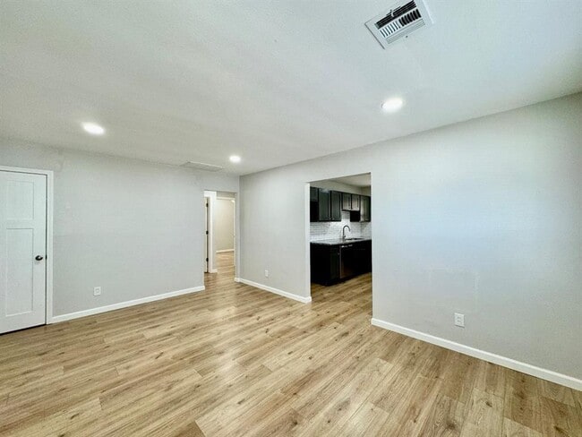 Building Photo - 705 N Key Blvd