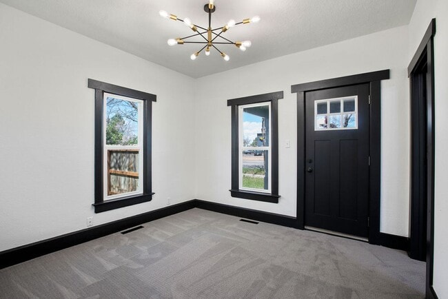 Building Photo - 3 Bedroom Bungalow in Fort Collins