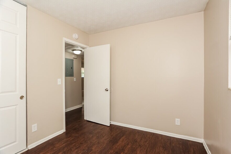 Building Photo - 7233 Eudine Dr S