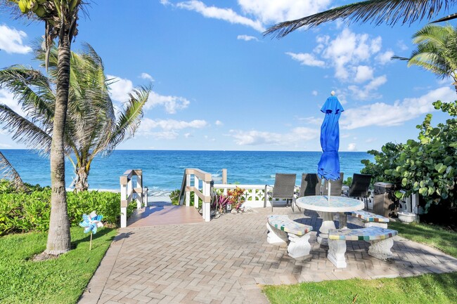 Building Photo - 1069 Hillsboro Mile