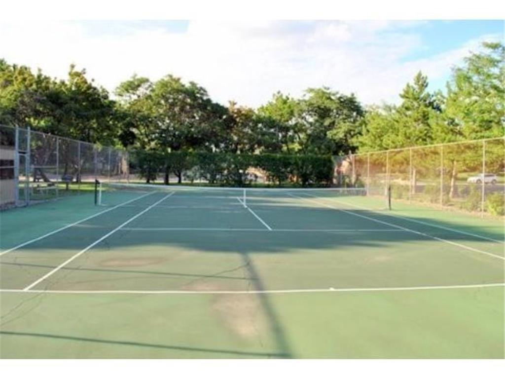 Building Photo - 4101 Parklawn Ave