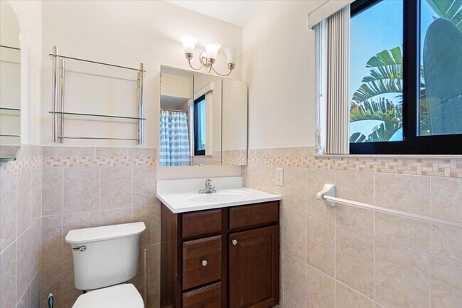Building Photo - 1630 Seaway Dr