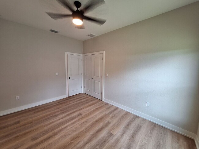 Building Photo - Available with ZERO DEPOSIT MOVE-IN!