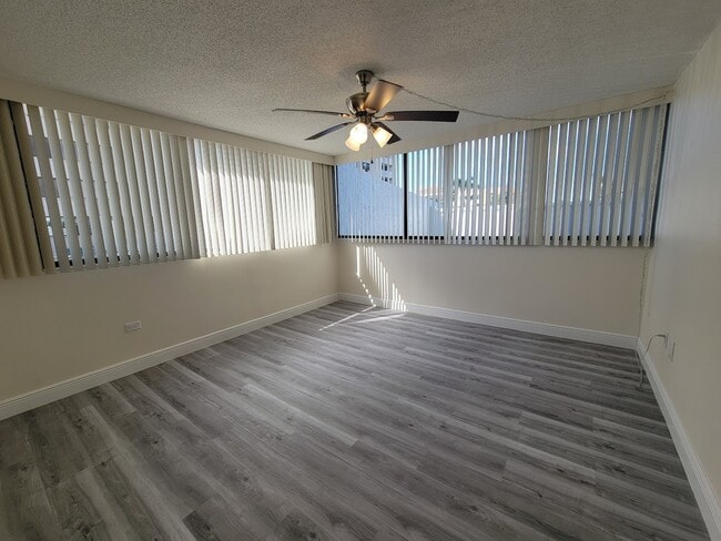 Building Photo - 500 Treasure Island Causeway