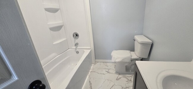 Building Photo - 724 E Lawrence St