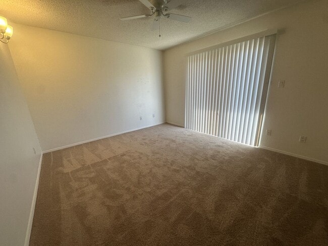 Building Photo - 1349 E Palmdale Dr