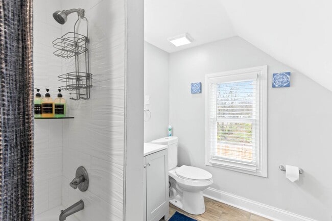 Building Photo - Modern Townhome in the Heart of Franklinton