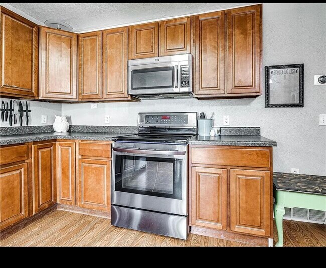 Building Photo - 1150 60th Ave NE