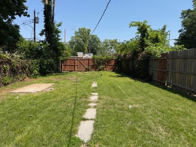 Building Photo - Lovely 2 Bedroom / 1 Bath for Rent - Section 8 Welcome