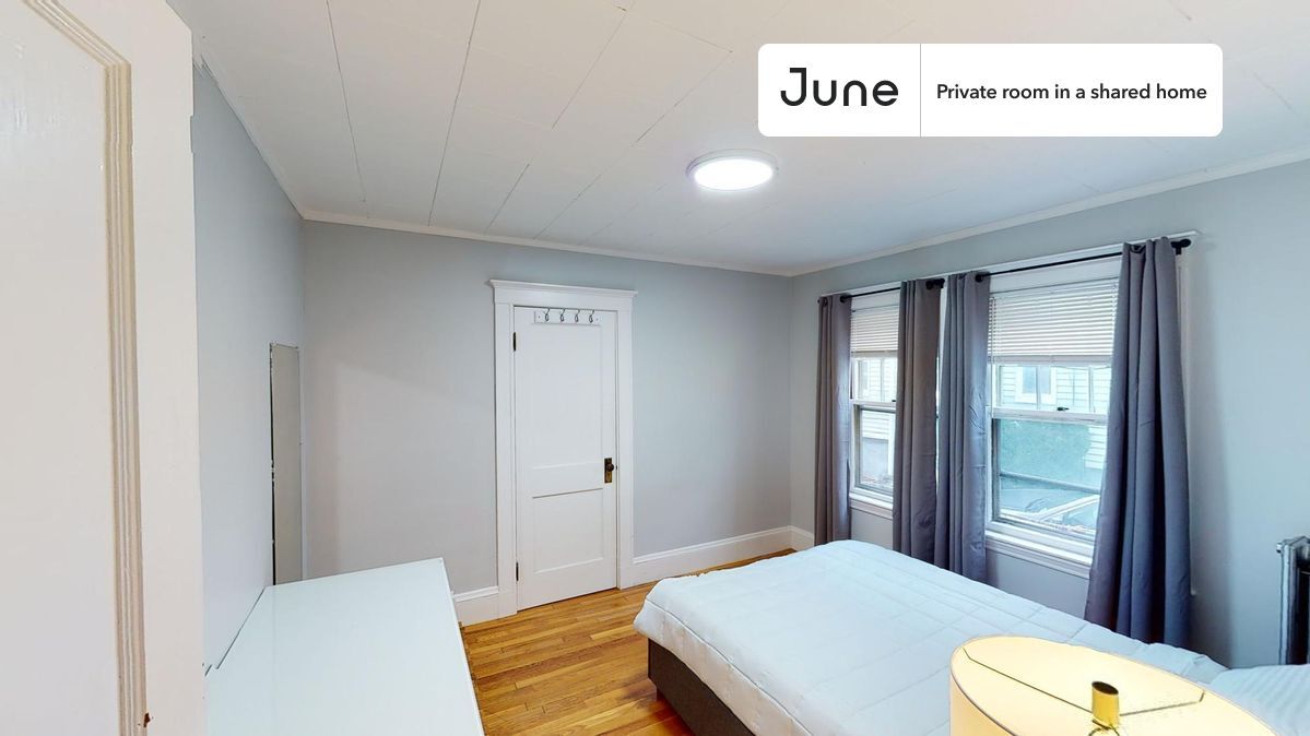 Building Photo - Room in Shared 3 bed/1 bath home