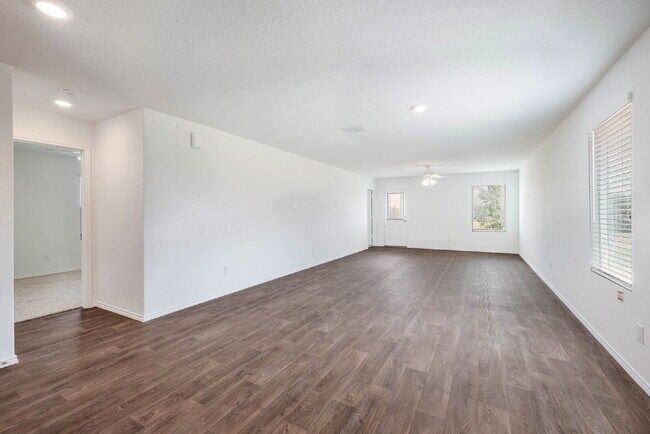 Building Photo - Redbird Ranch 4 Bedroom, 2 Bath, Free Inte...