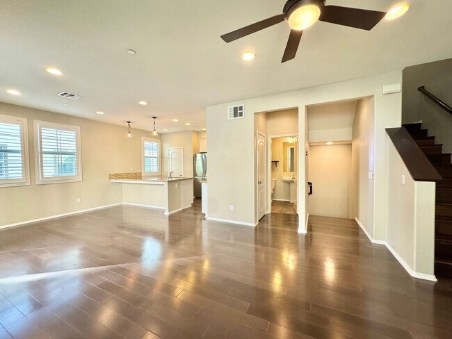 Building Photo - Newer Built Townhome with Solar in Gated Community! Pet-Friendly!