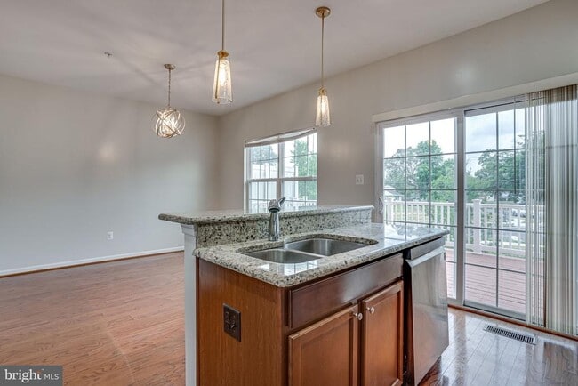 Building Photo - 2895 Sedgemore Pl