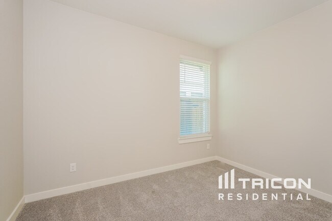 Building Photo - 8101 Howell Oak Dr