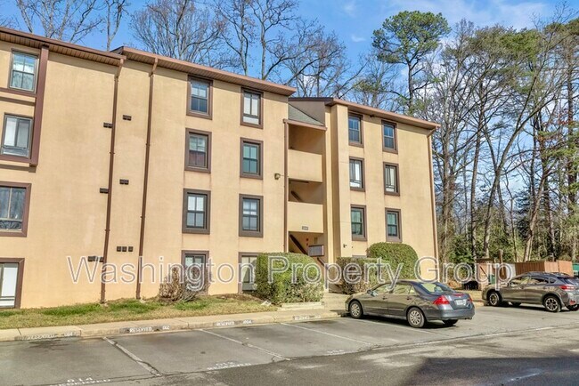 Building Photo - 2200 Castle Rock Square