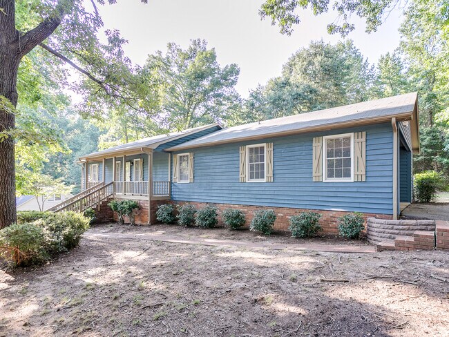 Building Photo - Spacious 3-Bed Home in District 6 with Pri...