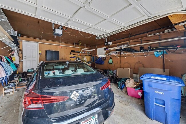 Building Photo - Charming 3-Bedroom Single-Family Home in Bellevue - $3,600!!