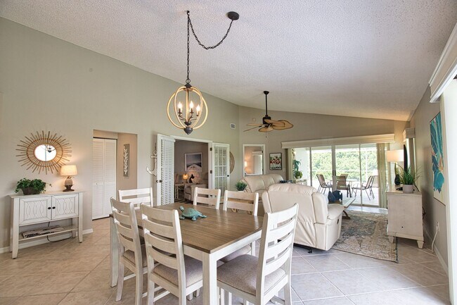 Building Photo - Seasonal Short-Term 2 Bed 2 Bath Heated Pool Villa with a Den in Harrington Lakes at Planation Go...
