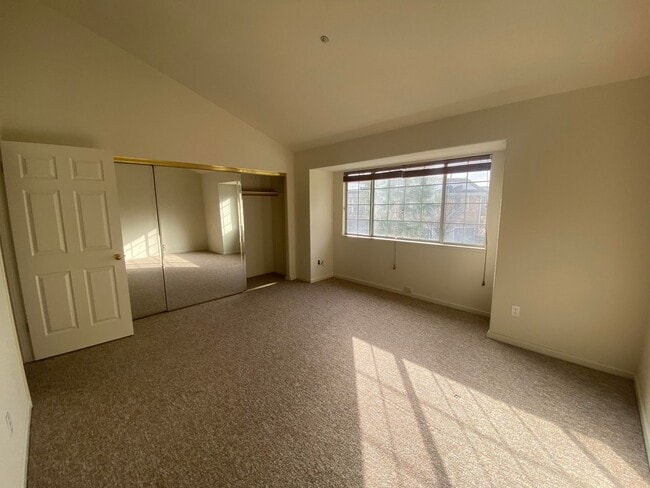 Building Photo - 321 Treasure Island Dr