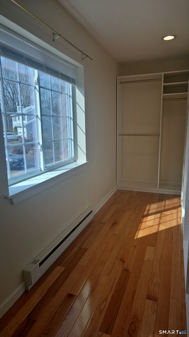 Building Photo - 20 Apple Way