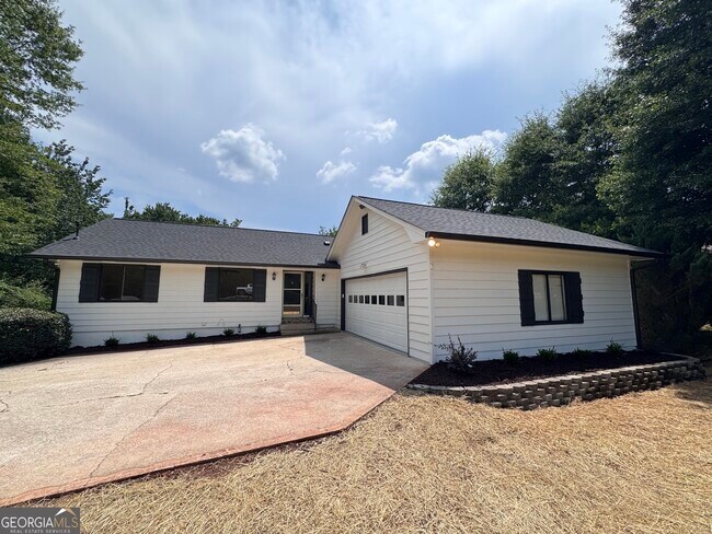 Building Photo - 3636 Hardy Rd