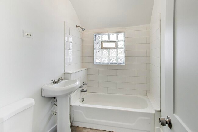 Building Photo - 1812 S Millard Ave