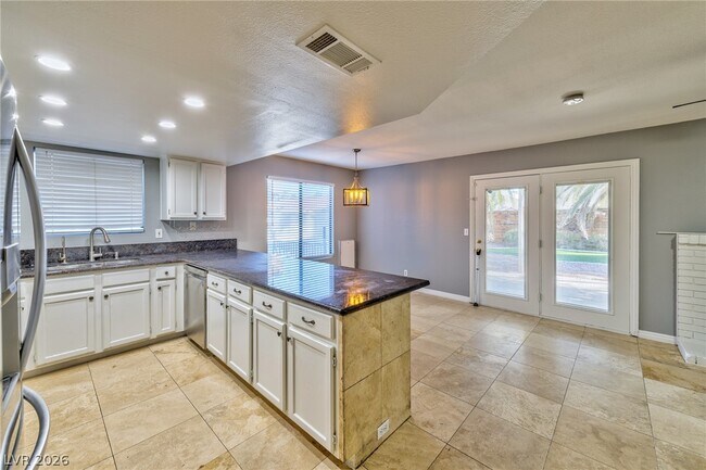 Building Photo - 2078 Waverly Cir