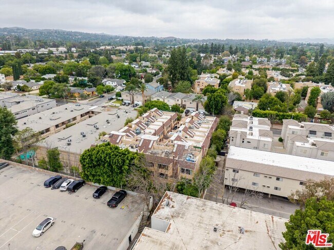 Building Photo - 5820 Yolanda Ave