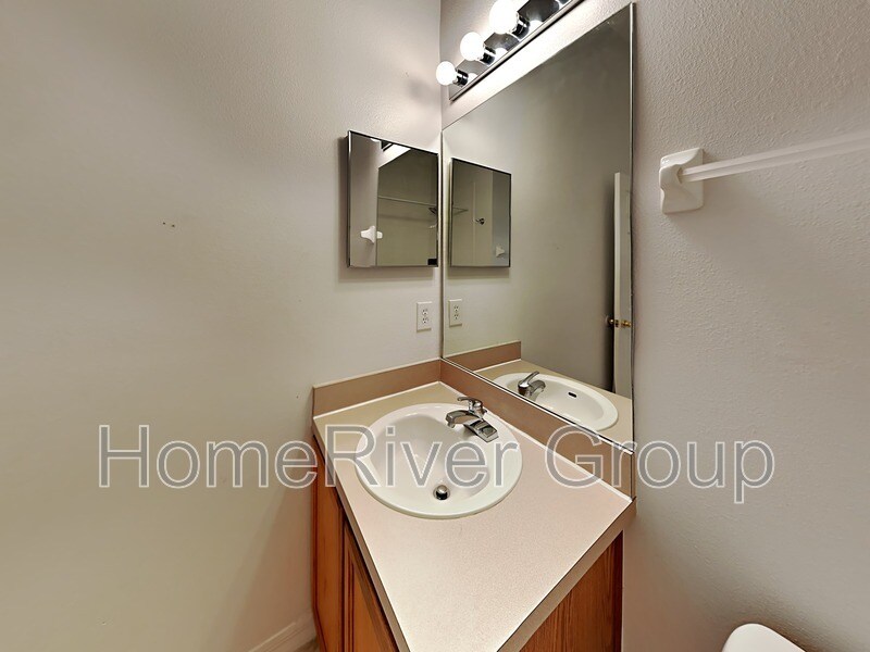 Building Photo - 1224 Charlesworth Dr