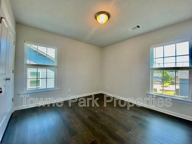 Building Photo - 1865 Butternut Dr