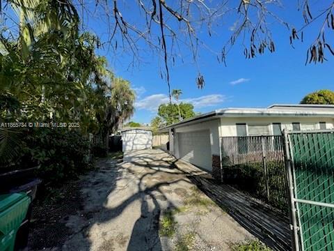 Building Photo - 7105 SW 84th Ave