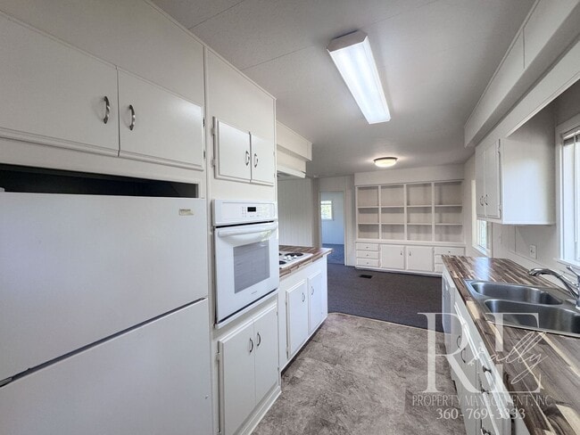 Building Photo - Coastal 3-Bed Home with Stunning Puget Sou...