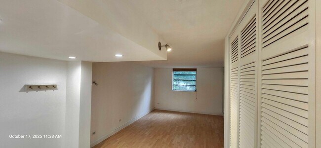 Building Photo - Spacious 1 Bed + Den | 1.5 Bath Apartment by the Canal with Pool