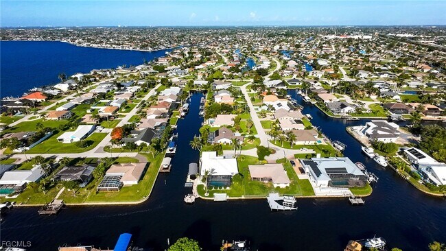 Building Photo - 2328 SE 27th St