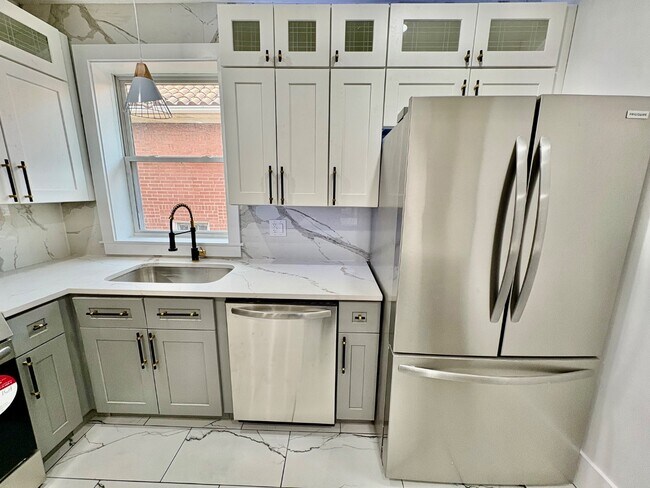 Building Photo - 5616 Phillips Ave