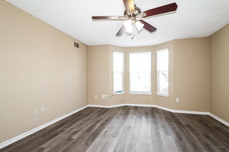 Building Photo - 2110 Westmore Dr