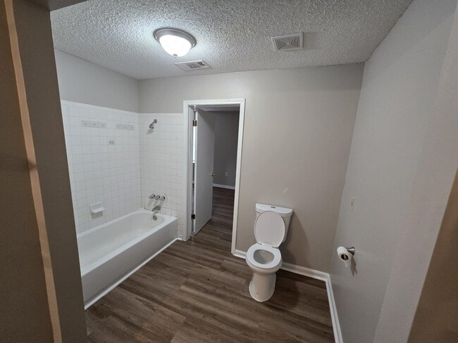 Building Photo - 3906 Hammett Dr