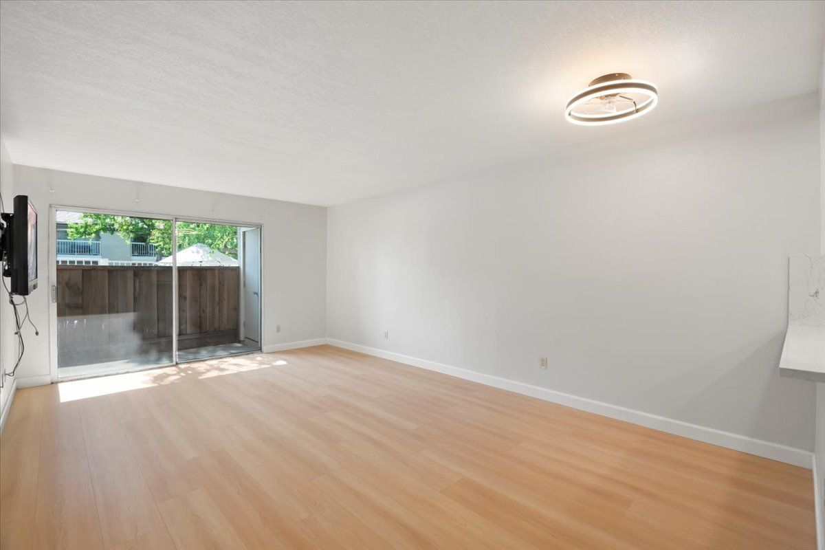 Building Photo - 1446 Chateau Common