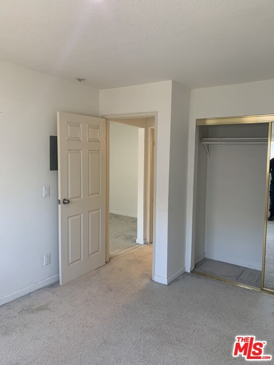 Building Photo - 545 S Manhattan Pl