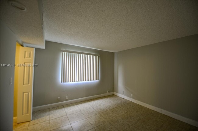 Building Photo - 703 Gardens Dr