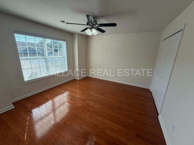 Building Photo - SPACIOUS 3 BEDROOM CONDO IN ANDERSON RIDGE ON GLEASON DRIVE!!