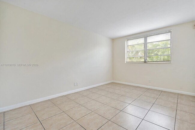 Building Photo - 1715 N 16th Ave