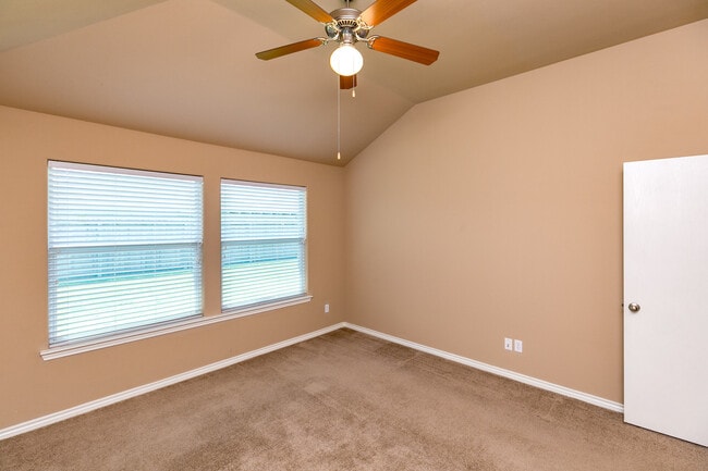 Building Photo - 3809 Los Arroyos Dr