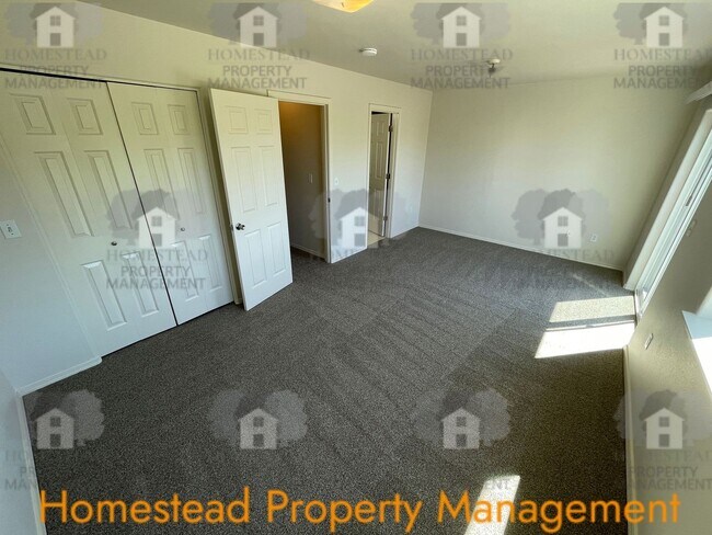 Building Photo - 599